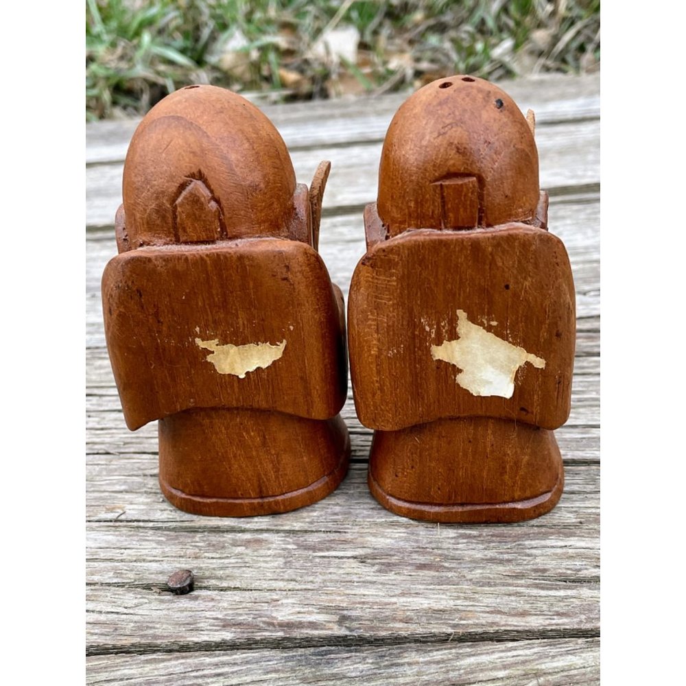 Vintage Carved Wood Asian Man with cane Salt and Pepper shakers - Picture 8 of 11